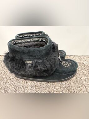 Manitobah Mukluks Waterproof Keewatin Mukluks in black size 7